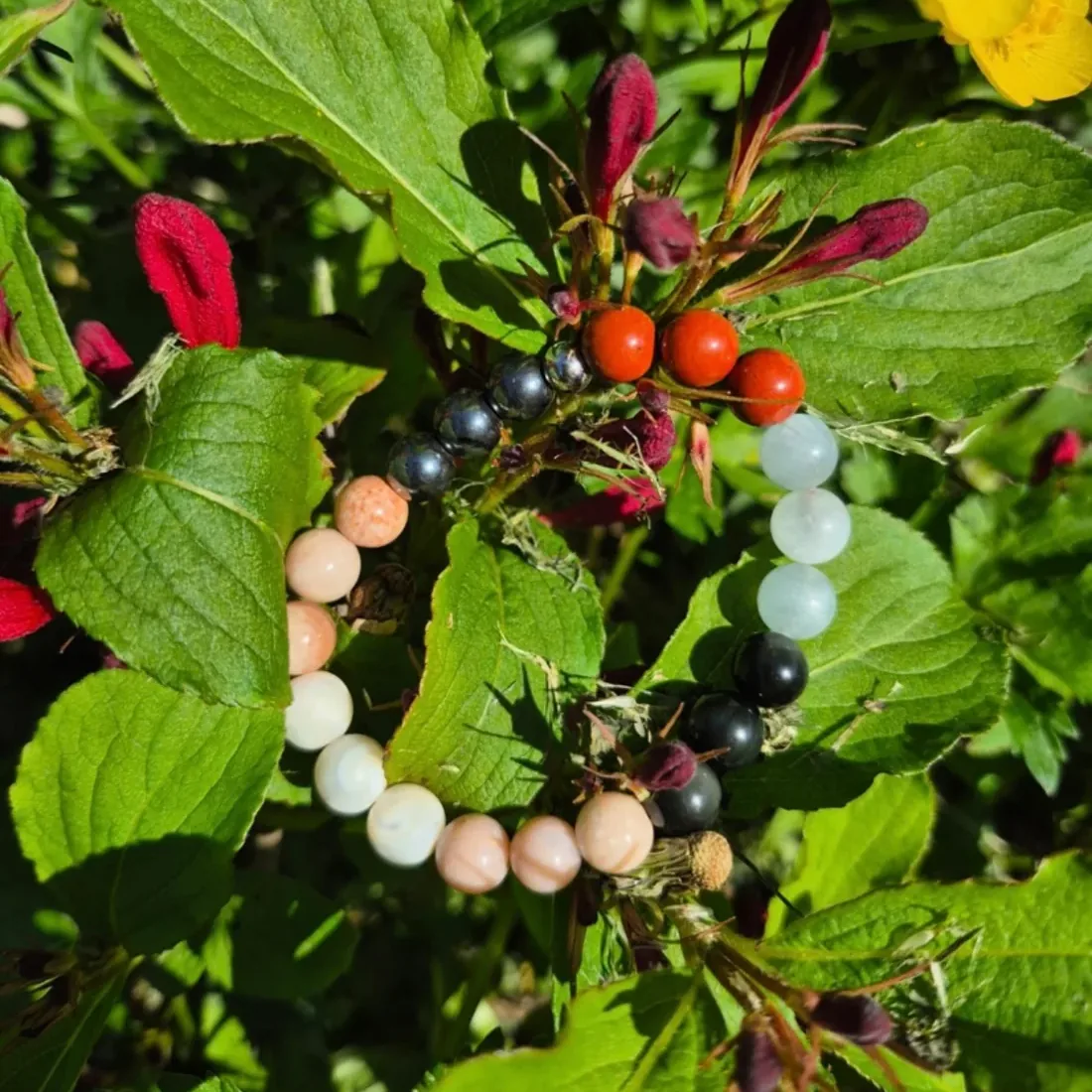 Création personnalisée : bracelet choisi avec vous, pierres et charmes